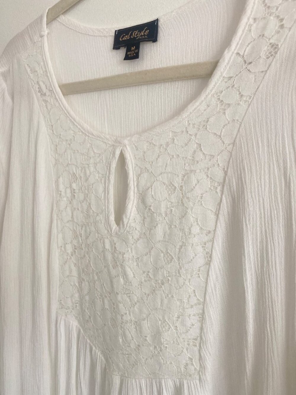 Cal Style Women's White Boho Tunic Top With Lace Bell Sleeves & Size M - Picture 3 of 6